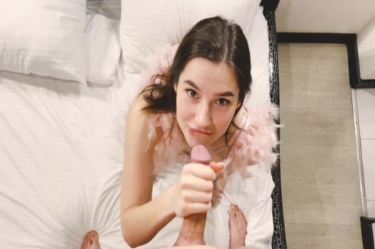 Chị gái sexy khiêu khích em trai trong lớp học thêm nóng bỏng