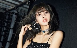 Nữ ca sĩ Black Pink vẫn đang chia sẻ clip nóng bỏng