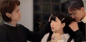Tất cả các em gái trong bộ lạc tình dục đều sở hữu vòng một to và đầy đặn